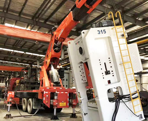 赤城县附近随车吊出租，轻松解决运输难题